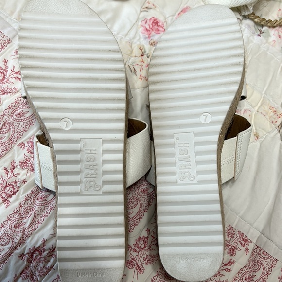 White Platform Slides - Picture 3 of 3